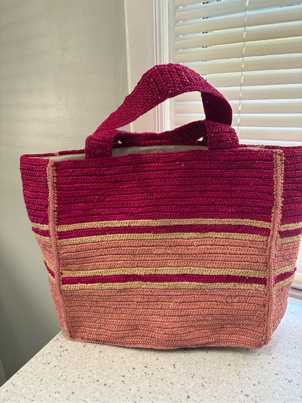 NWT BTB Los Angeles straw tote bag with "Hola Beaches" embroidered lettering - Picture 4 of 15